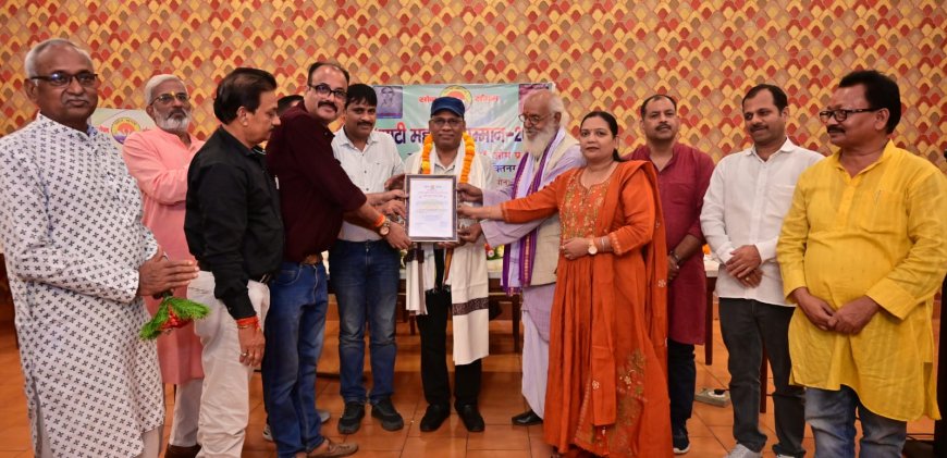 मेरी कविताओं की जड़ें परिवार, रिश्तों और अपनी माटी की संवेदनाओं में हैं — डॉ. ओम प्रकाश