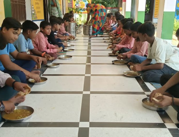 अक्षय पात्र ने मॉल ब्लॉक में भी शुरू किया पंद्रह हजार बच्चों के लिए पौष्टिक भोजन